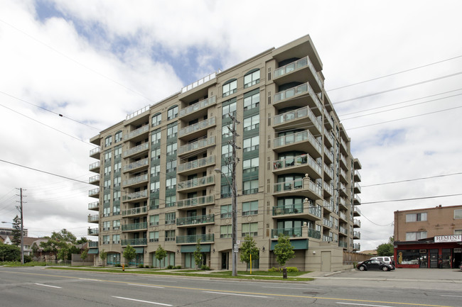 920 Sheppard Ave W in Toronto, ON - Building Photo - Primary Photo