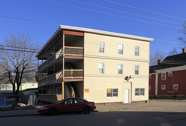 15 Washington St in Augusta, ME - Foto de edificio - Building Photo