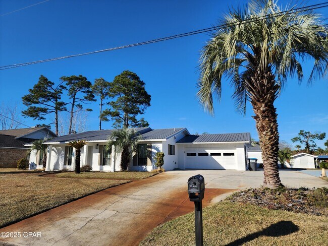 322 Greenwood Cir in Panama City Beach, FL - Building Photo - Building Photo