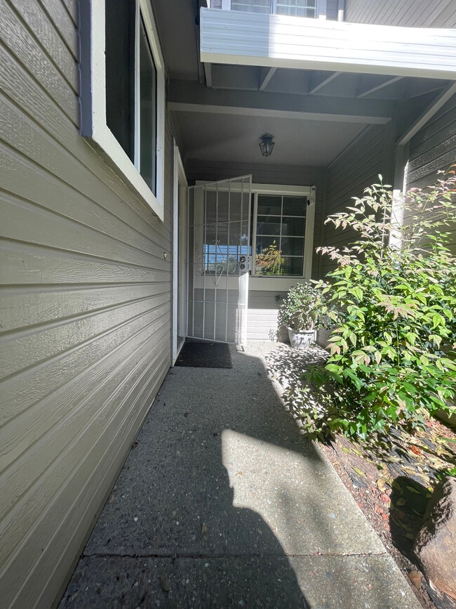 162 Pelican Loop in Pittsburg, CA - Building Photo - Building Photo