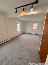 44 Vale St, Unit 2 in Boston, MA - Foto de edificio - Building Photo