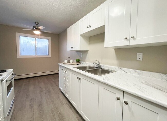 Yellowstone Apartments in Stettler, AB - Building Photo - Building Photo