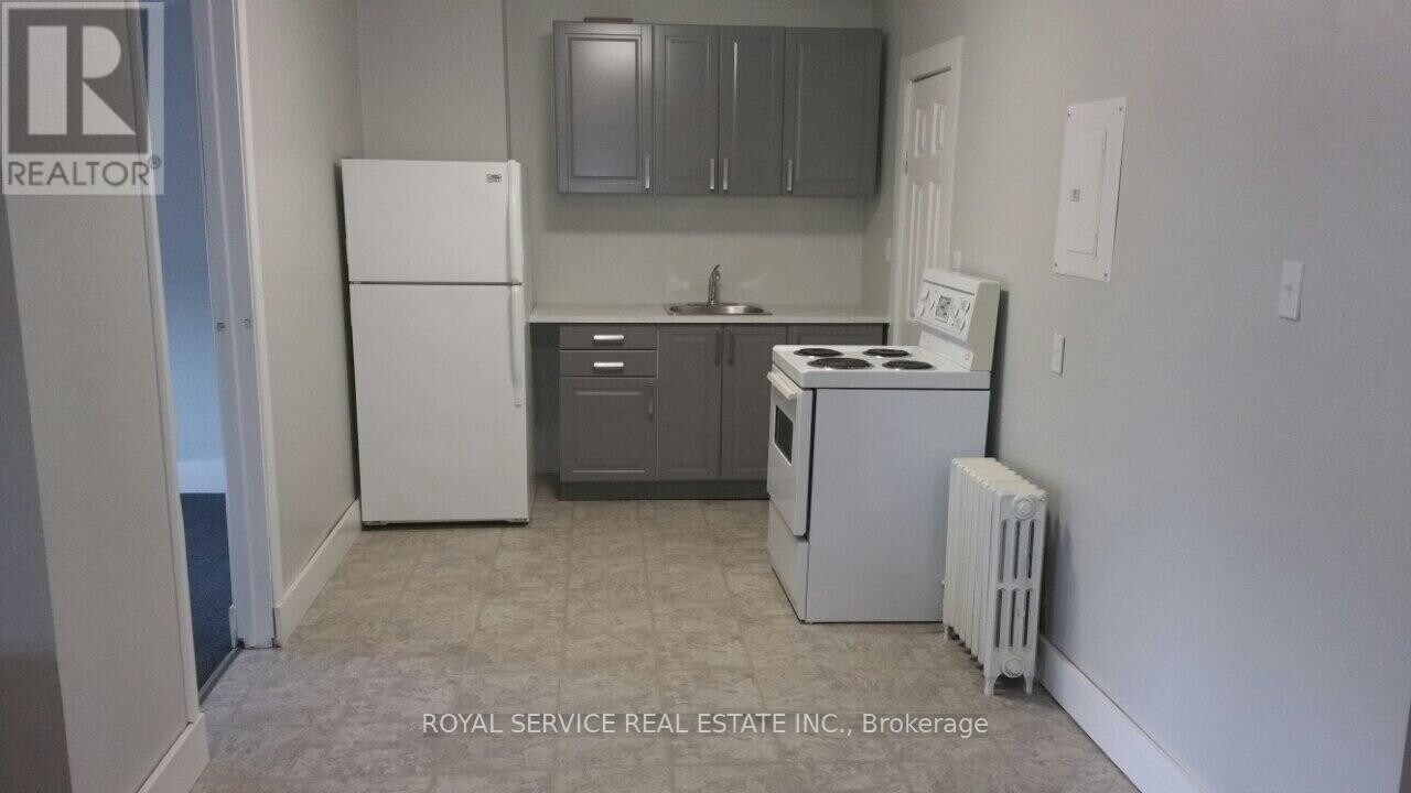 18 Walton St in Port Hope, ON - Building Photo