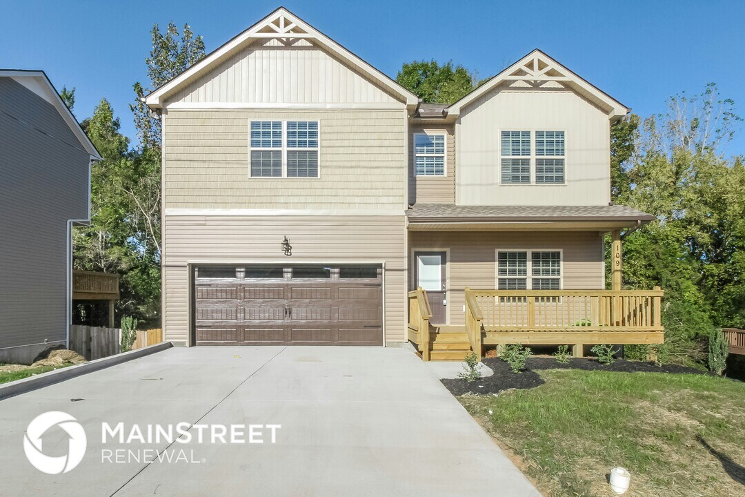 109 Lyndhurst Dr in La Vergne, TN - Building Photo