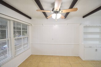 5220 Radford Ave in Los Angeles, CA - Foto de edificio - Building Photo