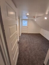 531 Eastern Ave NE, Unit B in Grand Rapids, MI - Foto de edificio - Building Photo