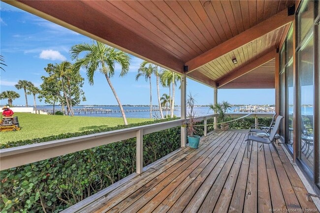 property at 150 SE Four Winds Dr