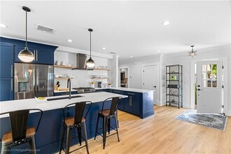 559A Bristol Ferry Rd in Portsmouth, RI - Building Photo - Building Photo