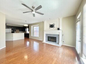 426 Waterside Dr in Irving, TX - Building Photo - Building Photo