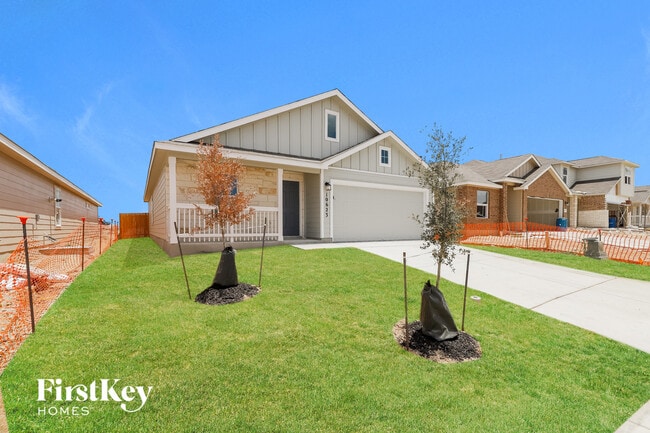 10623 Vinateros Dr in Converse, TX - Foto de edificio - Building Photo