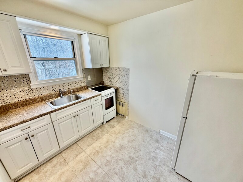 187 Rockne Rd in Yonkers, NY - Building Photo