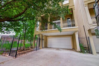 1015 Stanford St in Houston, TX - Building Photo - Building Photo