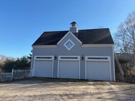 301 W Yarmouth Rd, Unit A in West Yarmouth, MA - Building Photo