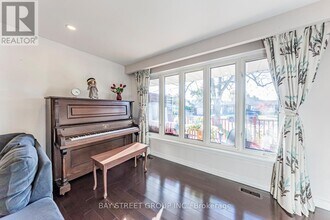 43 Sherwood Forest Dr in Markham, ON - Building Photo - Building Photo