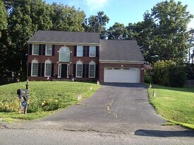 4908 Queensbury Cir in Fredericksburg, VA - Building Photo