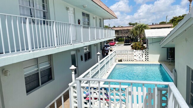 2250 SE 5th St in Pompano Beach, FL - Building Photo - Building Photo