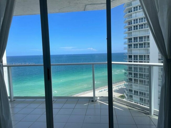 16485 Collins Ave in Sunny Isles Beach, FL - Building Photo - Building Photo