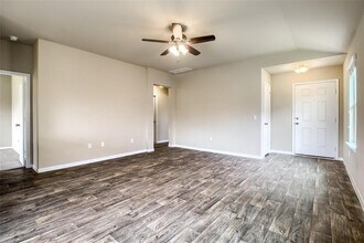 102 Sulphur River Lp in Hutto, TX - Building Photo - Building Photo