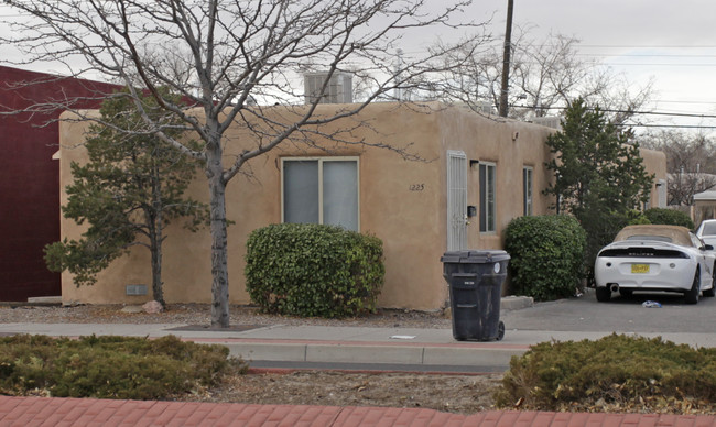 1221-1225 San Mateo Blvd SE in Albuquerque, NM - Building Photo - Building Photo