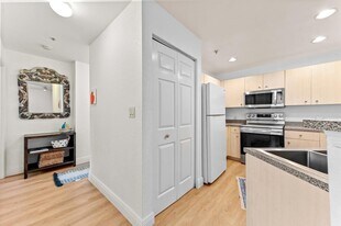 1803 N Flagler Dr, Unit 204 in West Palm Beach, FL - Building Photo