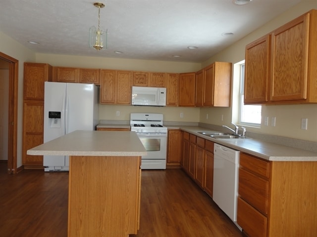 200 Staffordshire Dr NE in Poplar Grove, IL - Foto de edificio - Building Photo