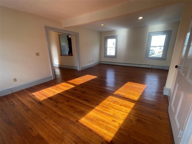 13 Railroad Ave in Chester, NY - Building Photo - Building Photo