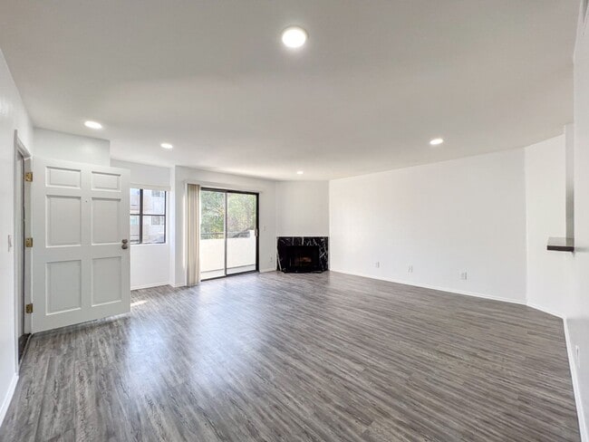 5104 Sepulveda - fully renovated unit in Sherman Oaks, CA - Building Photo - Building Photo