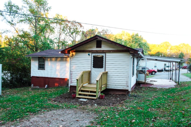225 Bland St in Rocky Mount, VA - Foto de edificio - Building Photo
