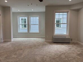 1085 Whalley Ave, Unit 552 in New Haven, CT - Building Photo - Building Photo