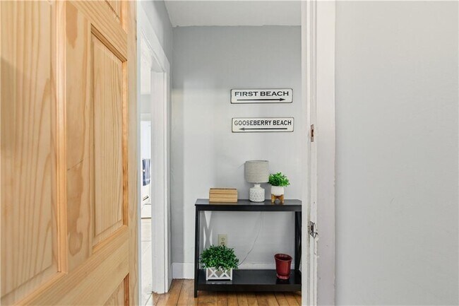 13 Holland St in Newport, RI - Building Photo - Building Photo