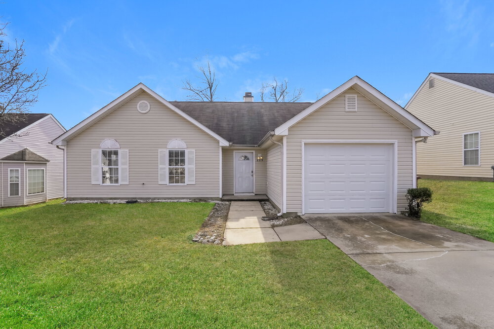 229 Lucan Dr in Greensboro, NC - Building Photo