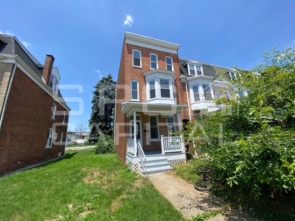 283 W Jackson St in York, PA - Building Photo