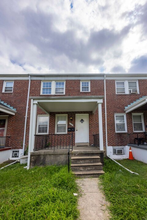 1829 E Belvedere Ave-Unit -Unit 1 in Baltimore, MD - Building Photo