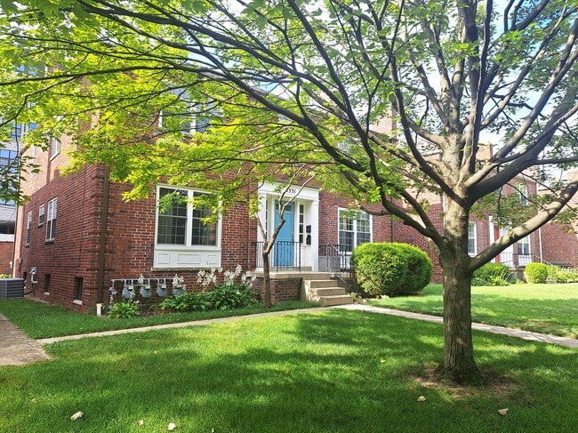 1331 W 6th Ave, Unit Apartment D in Columbus, OH - Building Photo - Building Photo