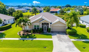 4644 Varsity Cir in Lehigh Acres, FL - Building Photo