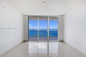 600 NE 27th St in Miami, FL - Building Photo - Building Photo