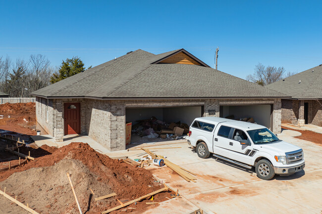 RedBud Villa #2 in Oklahoma City, OK - Building Photo - Building Photo