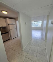 2771 Taft St, Unit 205 in Hollywood, FL - Building Photo - Building Photo