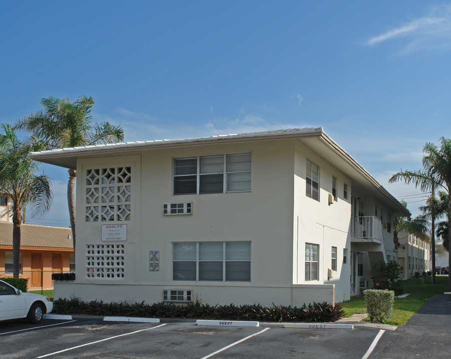 3228 NE 11th St in Pompano Beach, FL - Building Photo