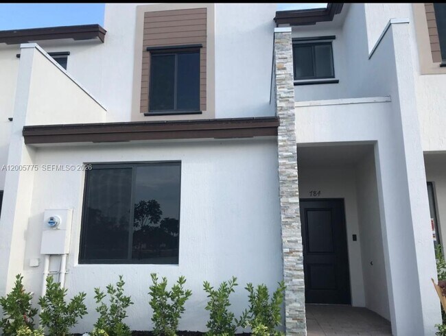 784 NE 206th Terrace in Miami, FL - Building Photo - Building Photo
