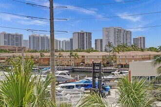 18800 NE 29th Ave in Miami, FL - Building Photo - Building Photo