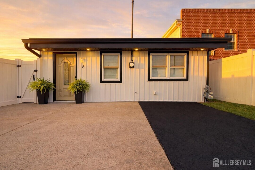 6 Fitch St in Carteret, NJ - Building Photo