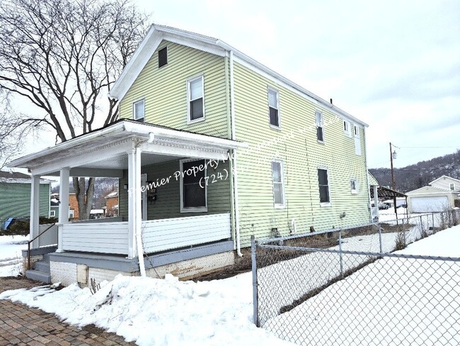 2518 9th Ave in Beaver Falls, PA - Building Photo - Building Photo