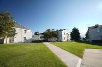 Goldstone Place Apartments in Clearfield, UT - Foto de edificio - Building Photo