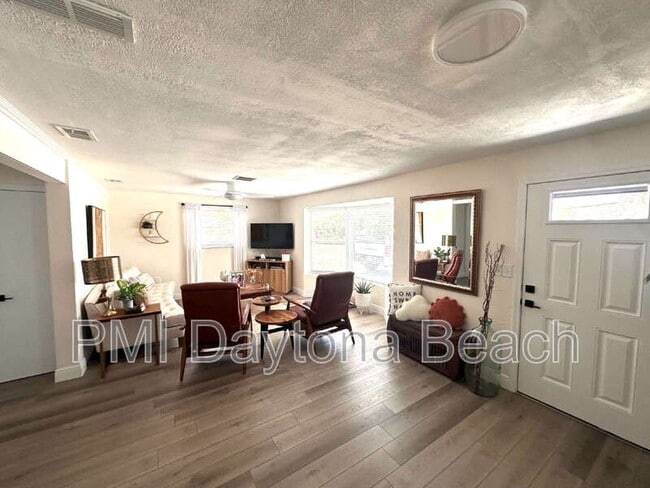 2563 S Peninsula Dr in Daytona Beach, FL - Building Photo - Building Photo