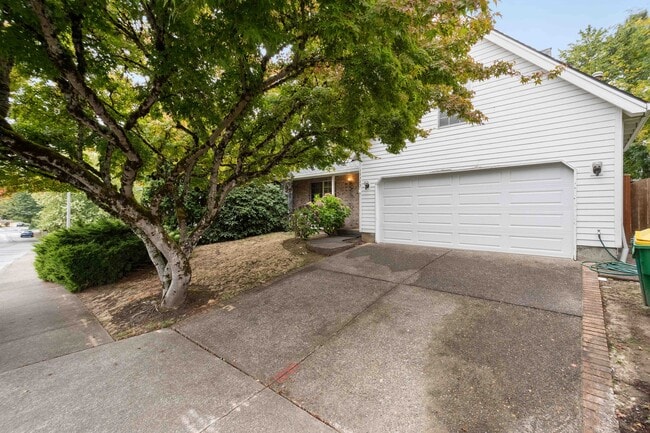 12323 SW Millview Ct in Tigard, OR - Building Photo - Building Photo