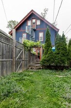 1010 S Forest Ave in Ann Arbor, MI - Foto de edificio - Building Photo