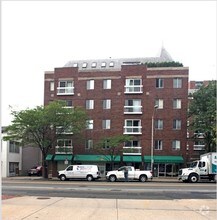 Bay Square in Cambridge, MA - Foto de edificio - Building Photo