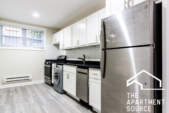 726 W Roscoe St, Unit SGDN in Chicago, IL - Building Photo - Building Photo