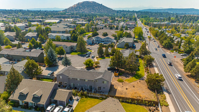 2940 NE Nikki Ct in Bend, OR - Building Photo - Building Photo